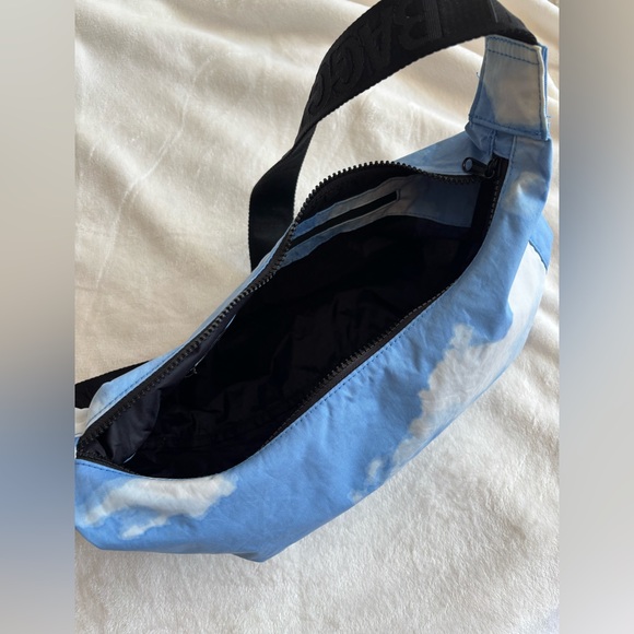 Baggu Cloud Print Medium Nylon Crescent - Picture 4 of 6